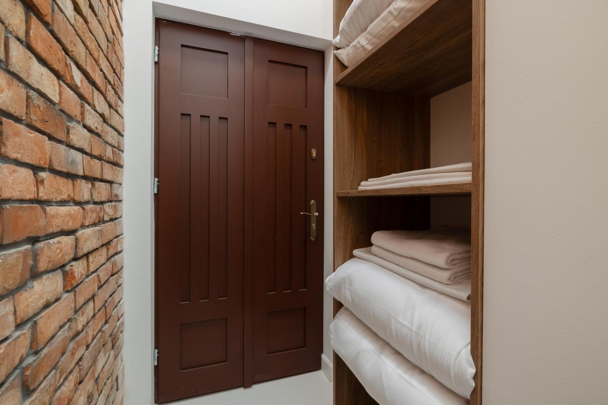 Dietla One Bedroom Apartments With Air Conditioning & Balcony By Noclegi Renters Krakow Bagian luar foto